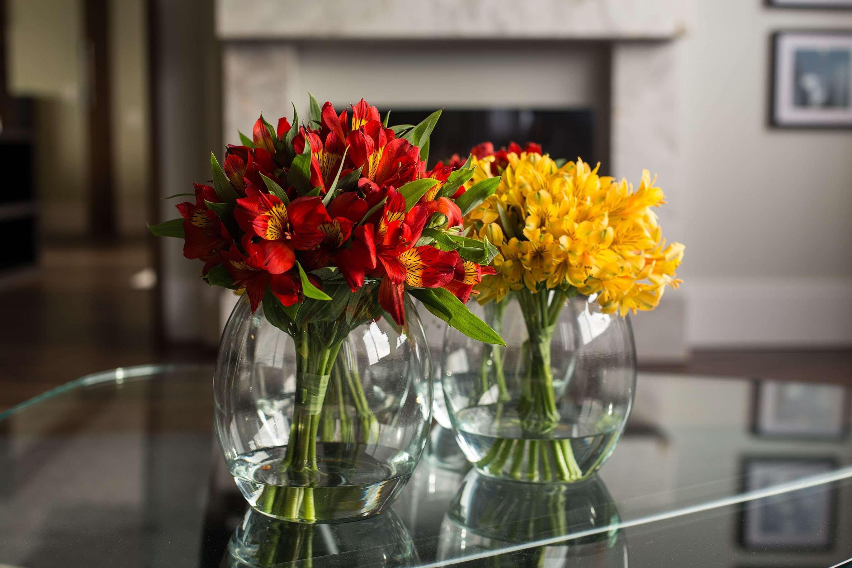 Art Hotel Transamerica Collection Porto Alegre Exterior foto Bouquets of Peruvian lily
