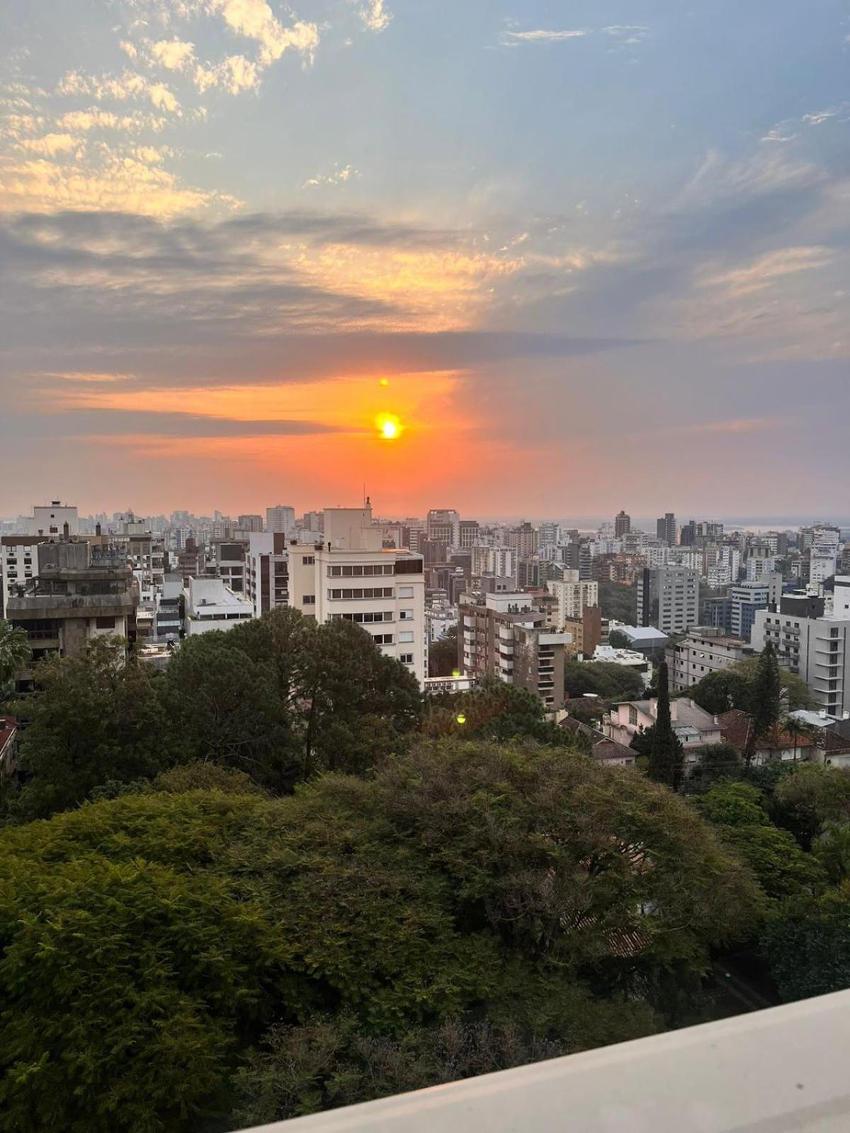Art Hotel Transamerica Collection Porto Alegre Exterior foto Sunset over the city